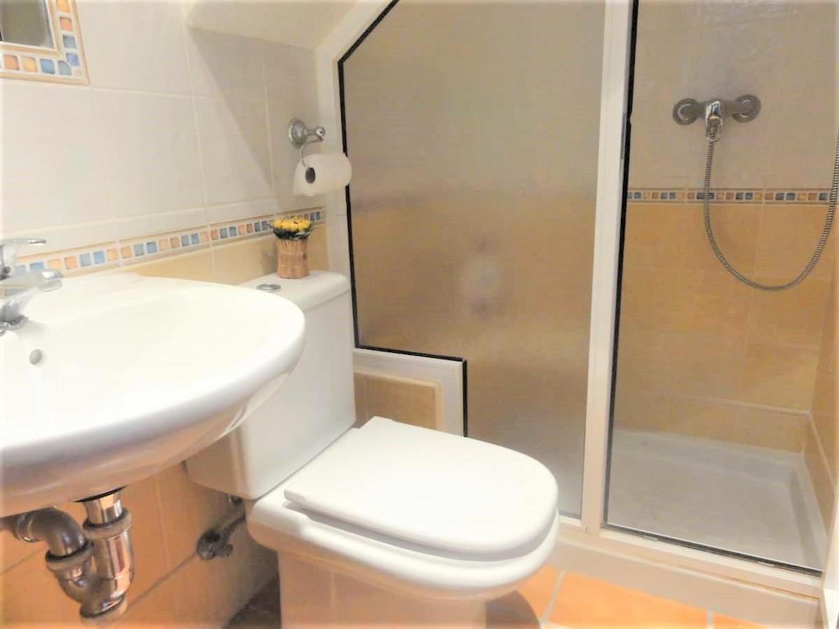 Lovely 2 Bedroom In Oasis De Capistrano, Lägenhet Nerja