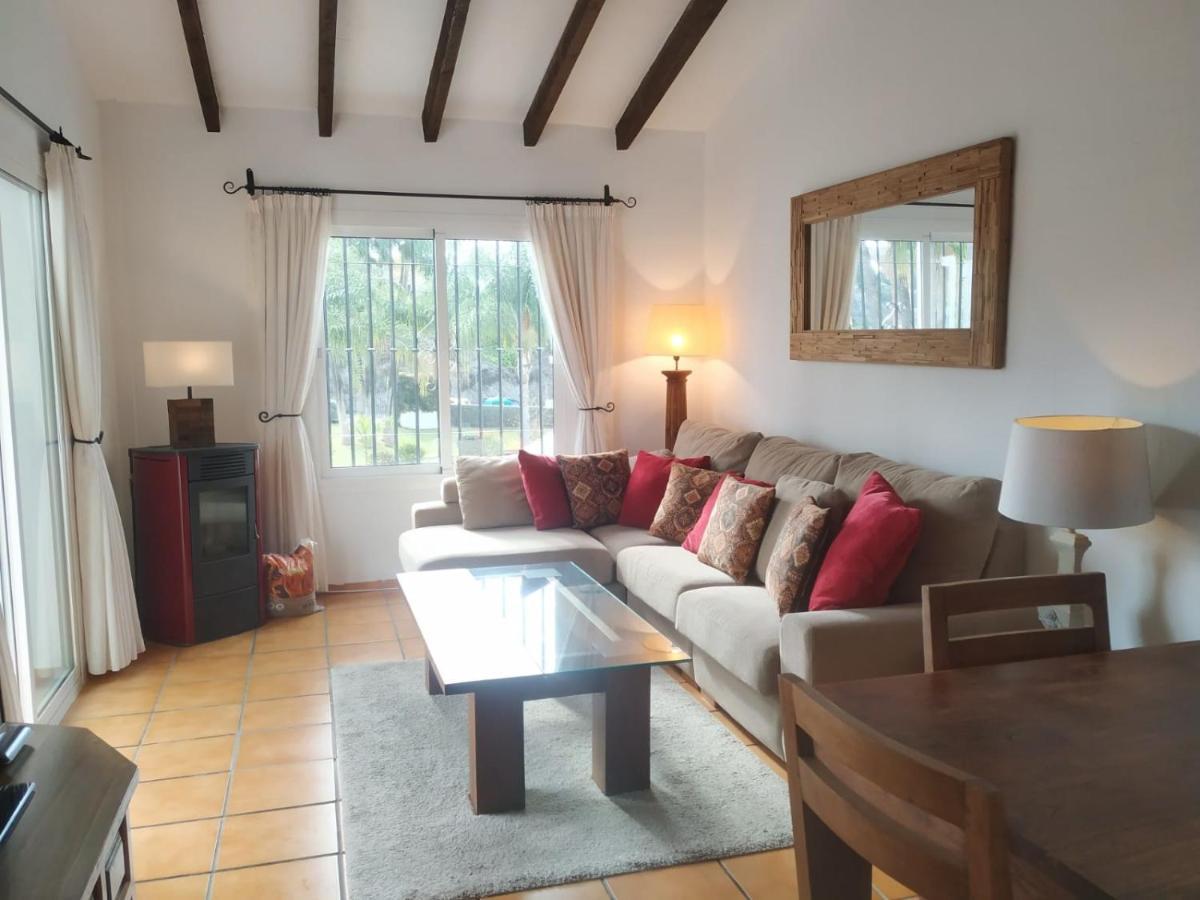 Lovely 2 Bedroom In Oasis De Capistrano, Lägenhet Nerja
